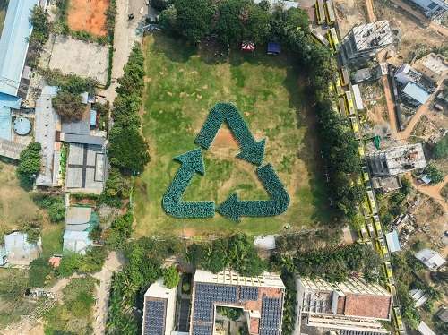 Chennai Institute of Technology and Bisleri International Creates Guinness World Record for the Largest Human Recycling Logo